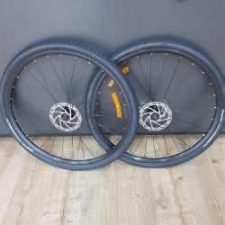 Giant Roam Wheelset - 700c QR Front and Rear (includes 160mm rotors and crosscut tyres)